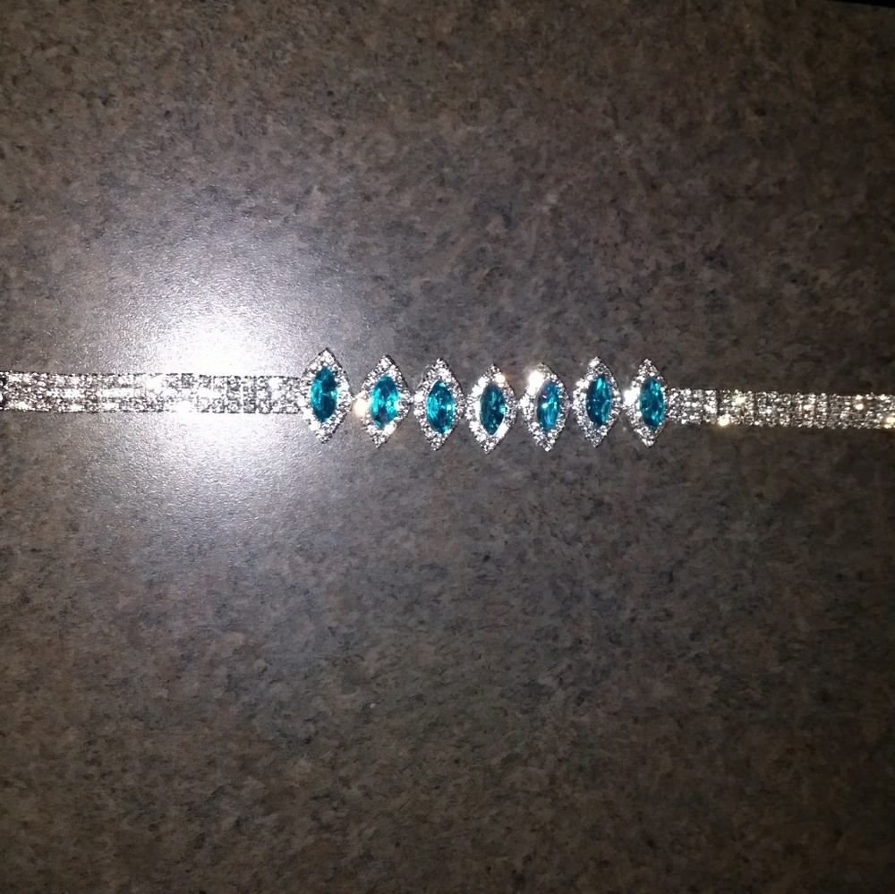 Blu and white rhinestone bracelet size 7